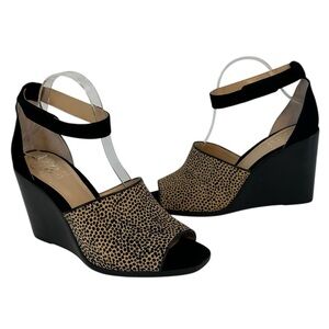 NWOB Vince Camuto Deedriana Ankle Strap Wedge Peep Toe Sandal Animal Print 10